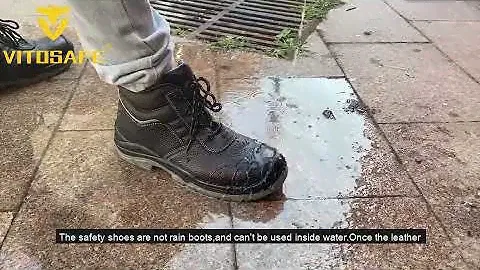 Our safety shoes are waterproof.